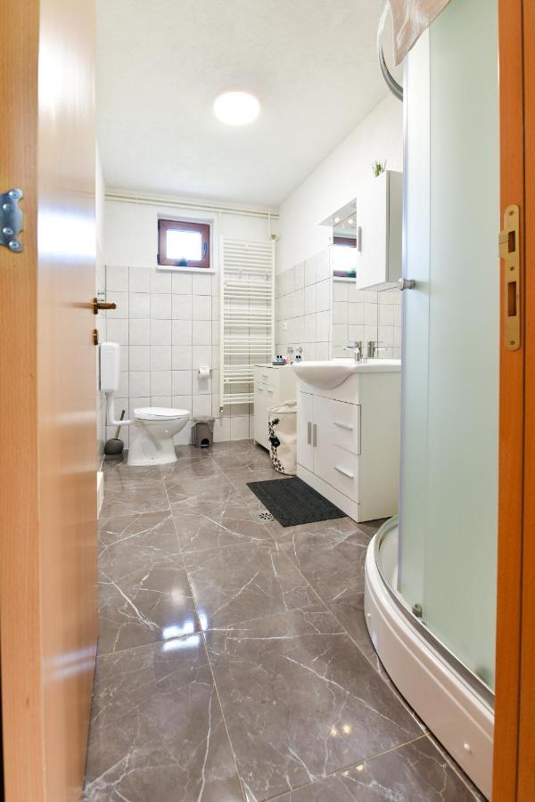דרז'ניק גראד Apartman Plum Plitvice מראה חיצוני תמונה